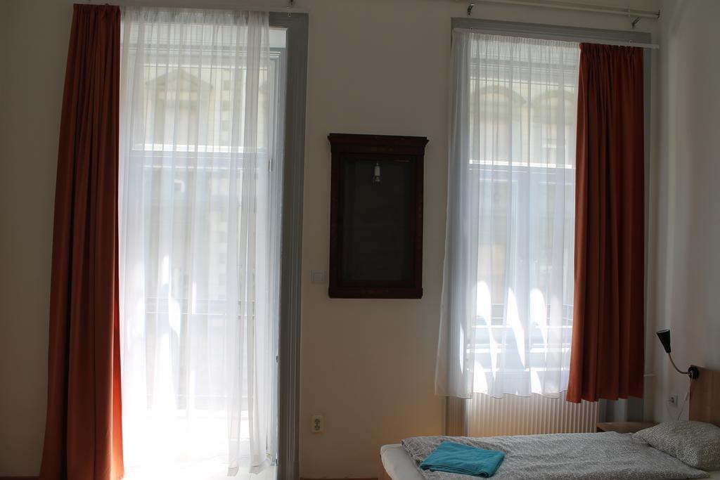 Capital Guesthouse บูดาเปสต์ ภายนอก รูปภาพ