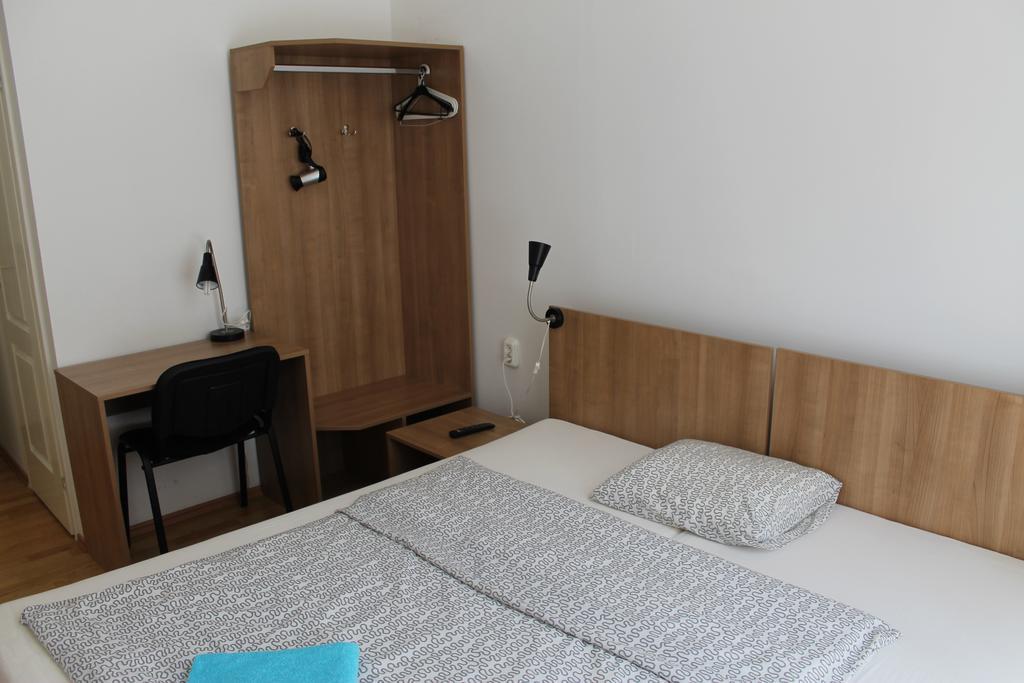 Capital Guesthouse บูดาเปสต์ ภายนอก รูปภาพ
