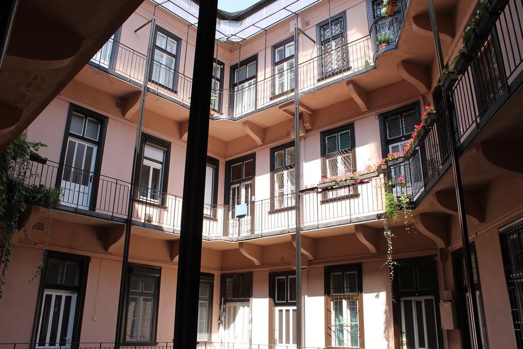 Capital Guesthouse บูดาเปสต์ ภายนอก รูปภาพ