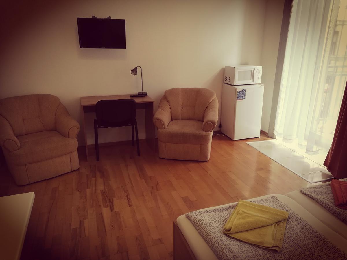 Capital Guesthouse บูดาเปสต์ ภายนอก รูปภาพ